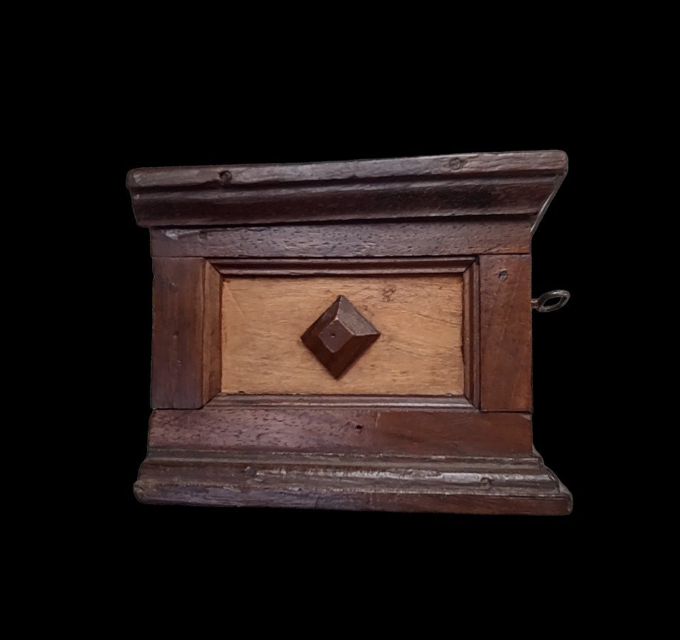 Scatola toscana in noce e pioppo con serratura coeva funzionante XVIII secolo-photo-6