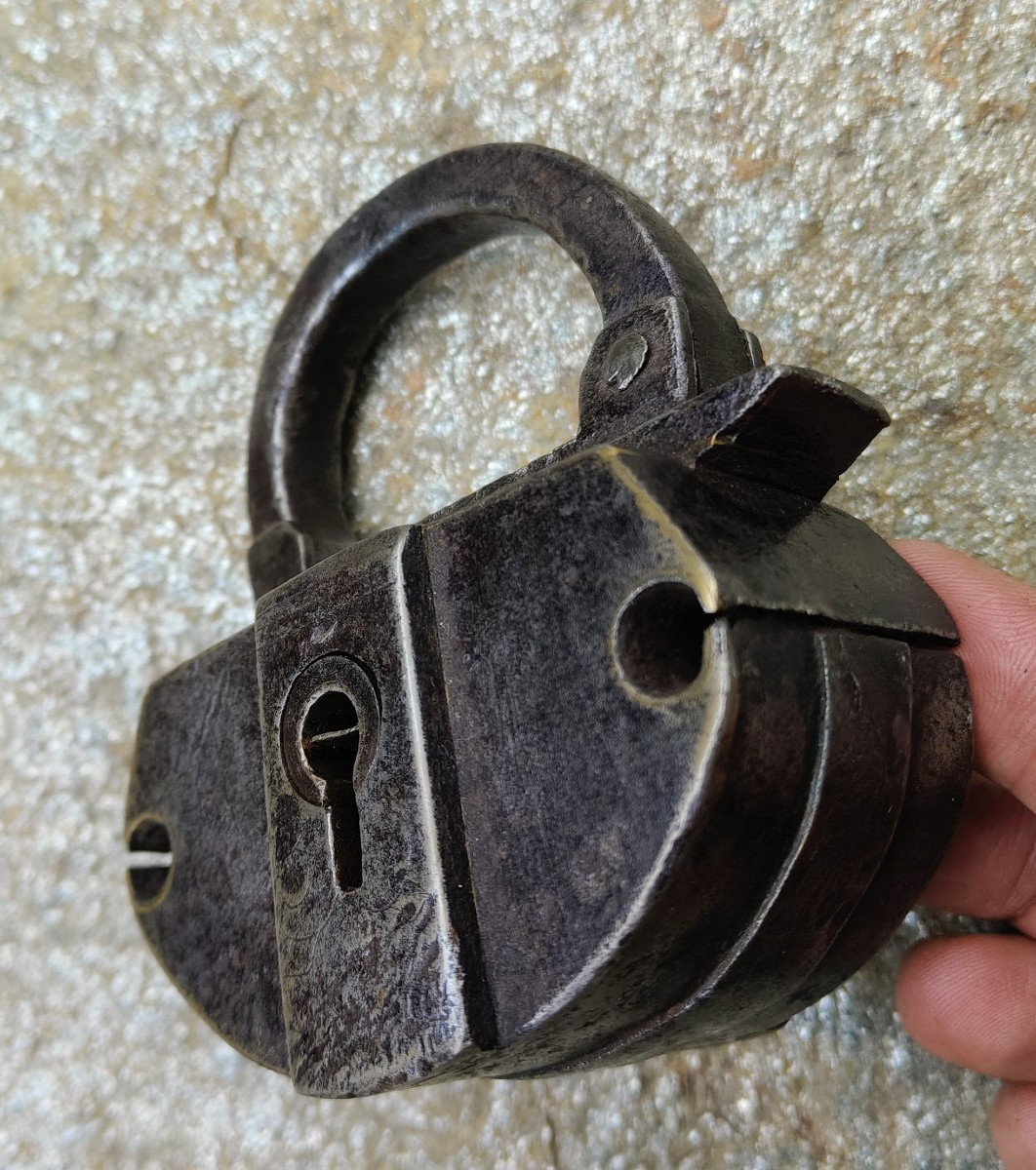 Bel lucchetto in ferro forgiato ed inciso XVI-XVII secolo-photo-3