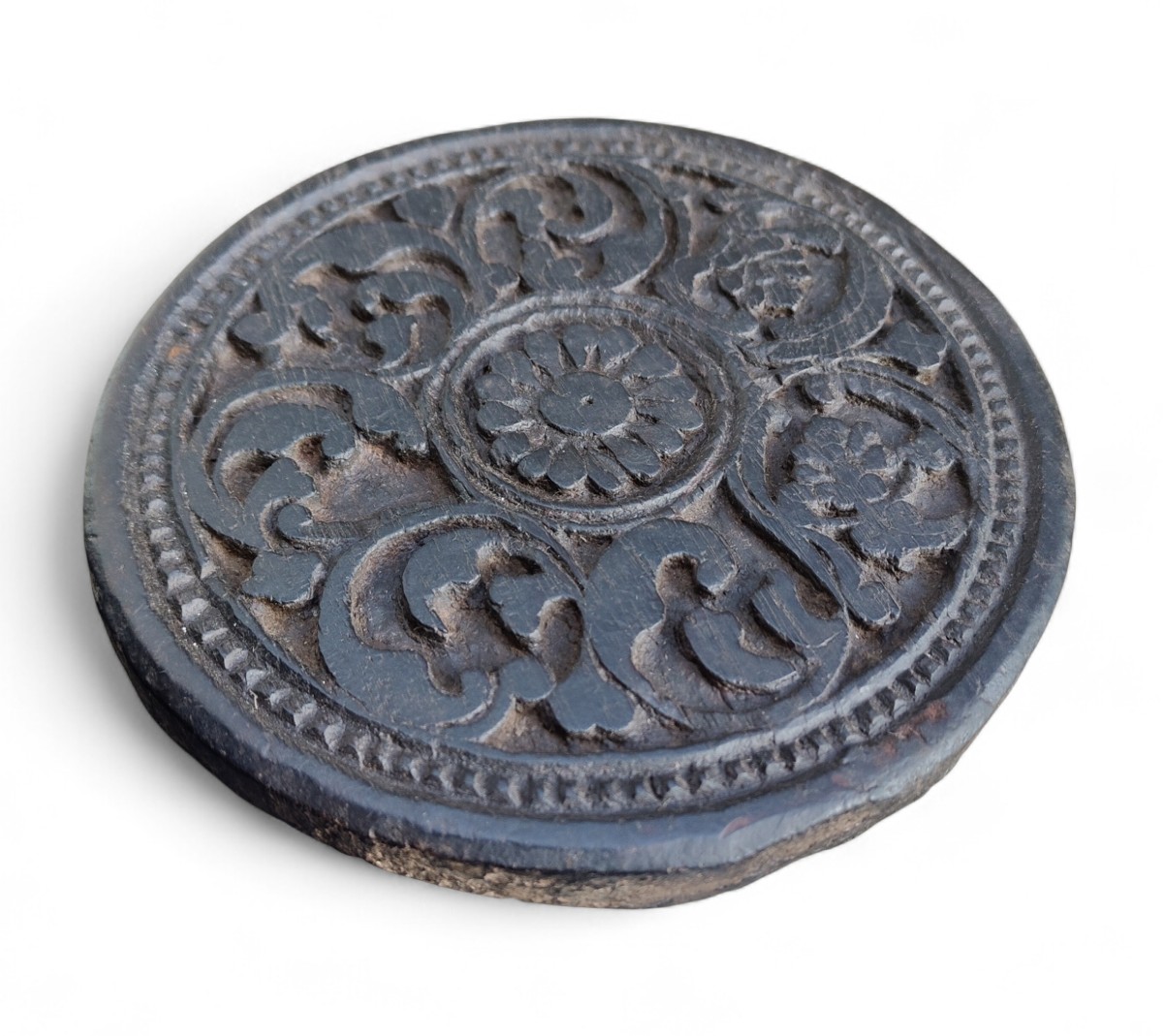 Marca rotonda in legno scolpito con motivi vegetali fine XVIII secolo-photo-3