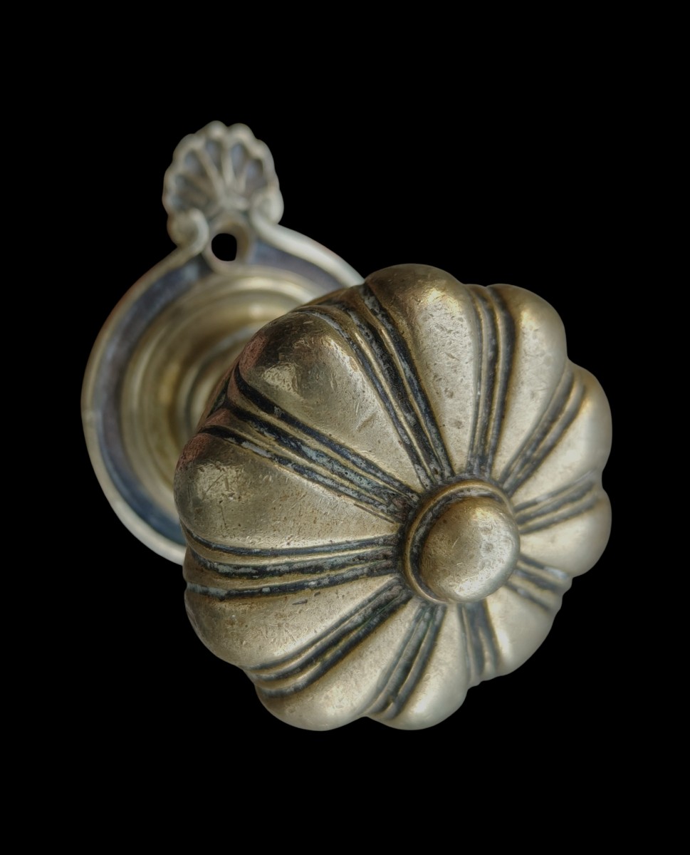 Bel pomolo in bronzo dorato con  placca di fissaggio epoca stile Luigi XVI-photo-2