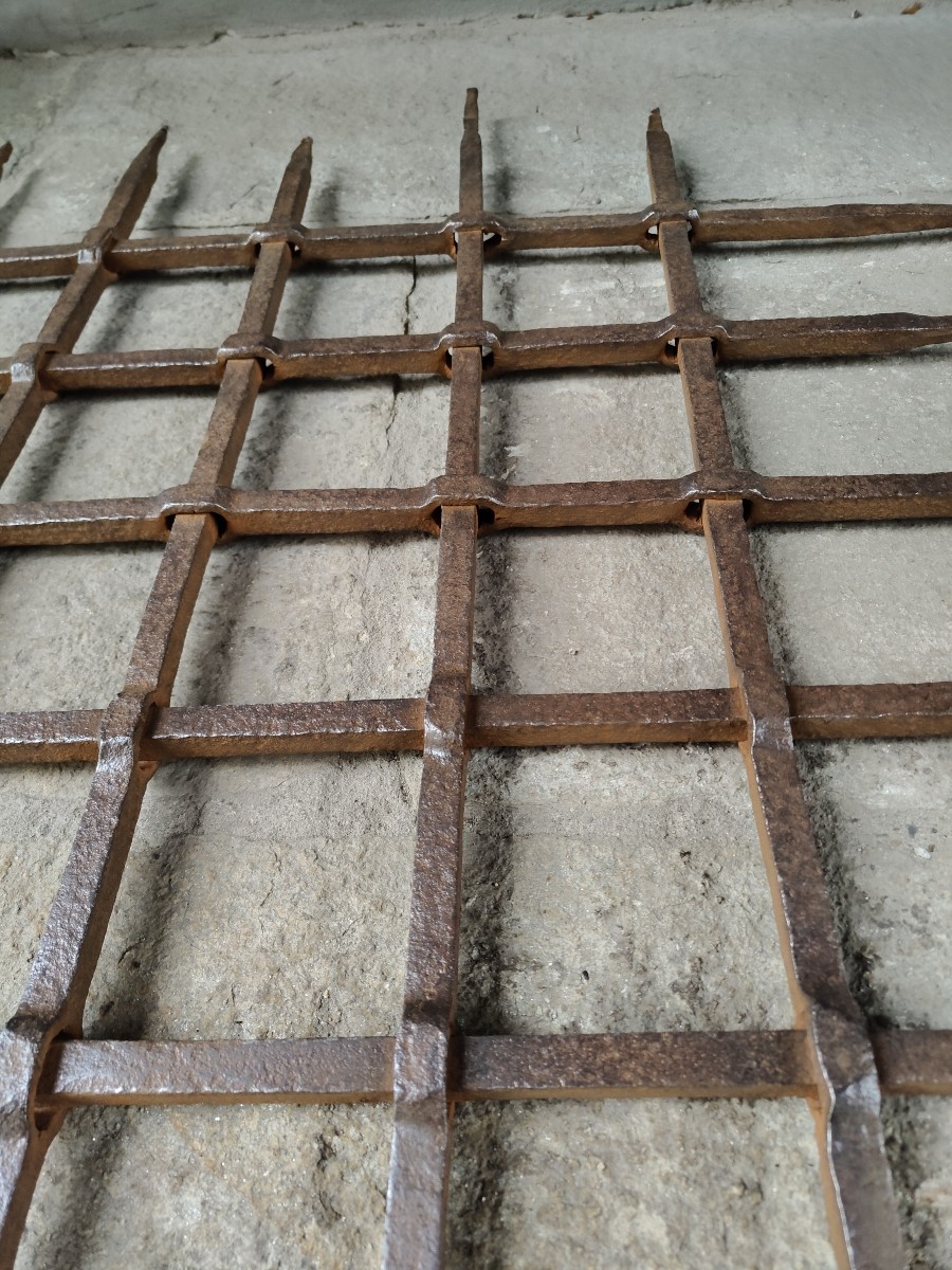 Bella grata in ferro forgiato inquartata XVI secolo-photo-1