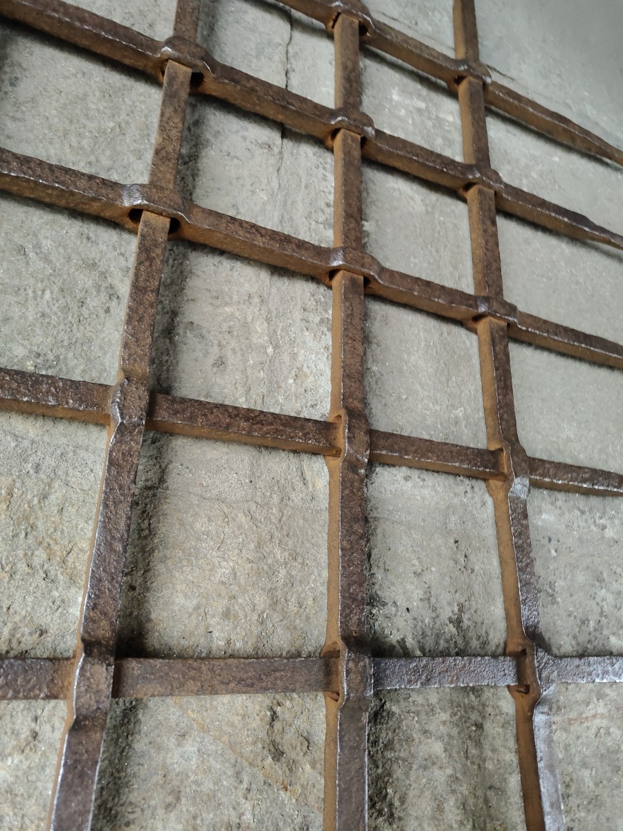 Bella grata in ferro forgiato inquartata XVI secolo-photo-4