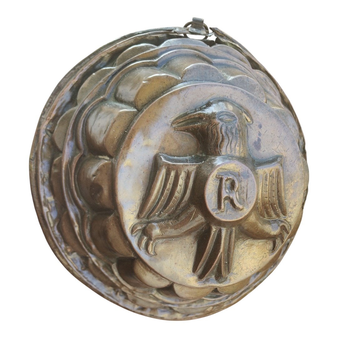 Antico stampo da budino in rame sbalzato con aquila araldica XIX secolo-photo-2