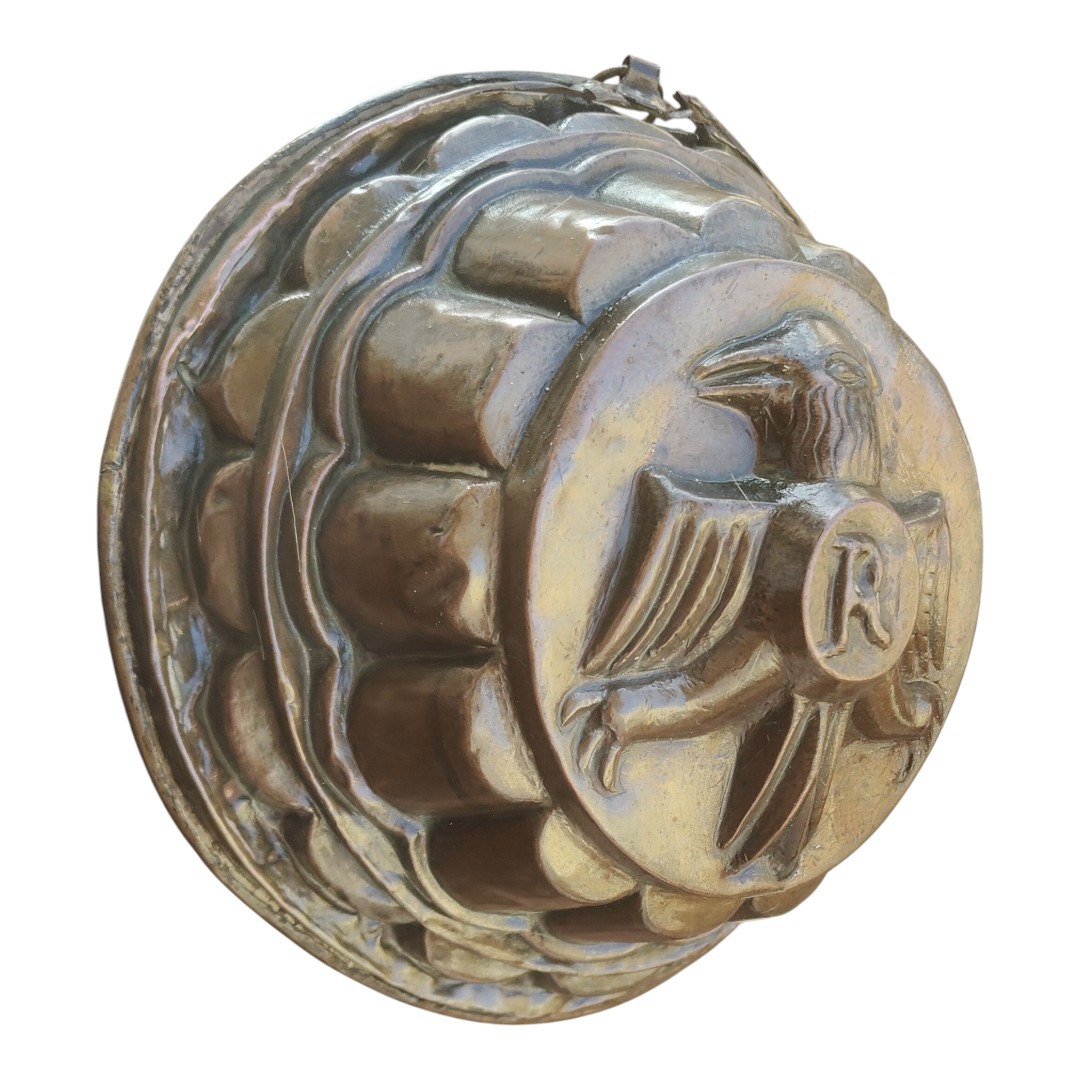 Antico stampo da budino in rame sbalzato con aquila araldica XIX secolo-photo-2