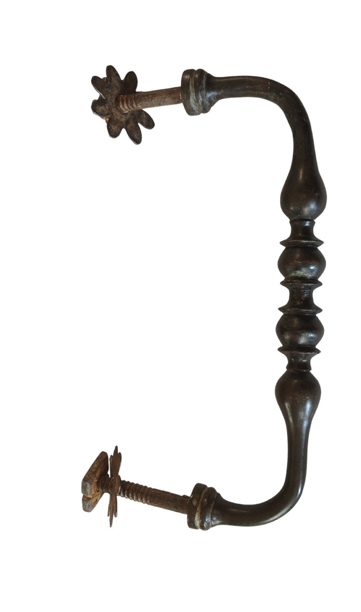 Grande maniglia in bronzo XVIII secolo 