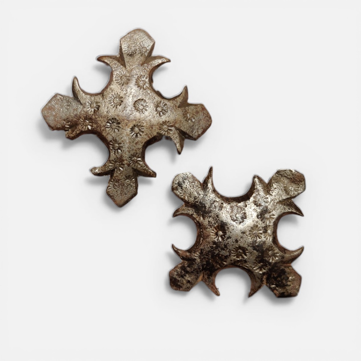 Coppia di grandi chiodi inizio XVII secolo