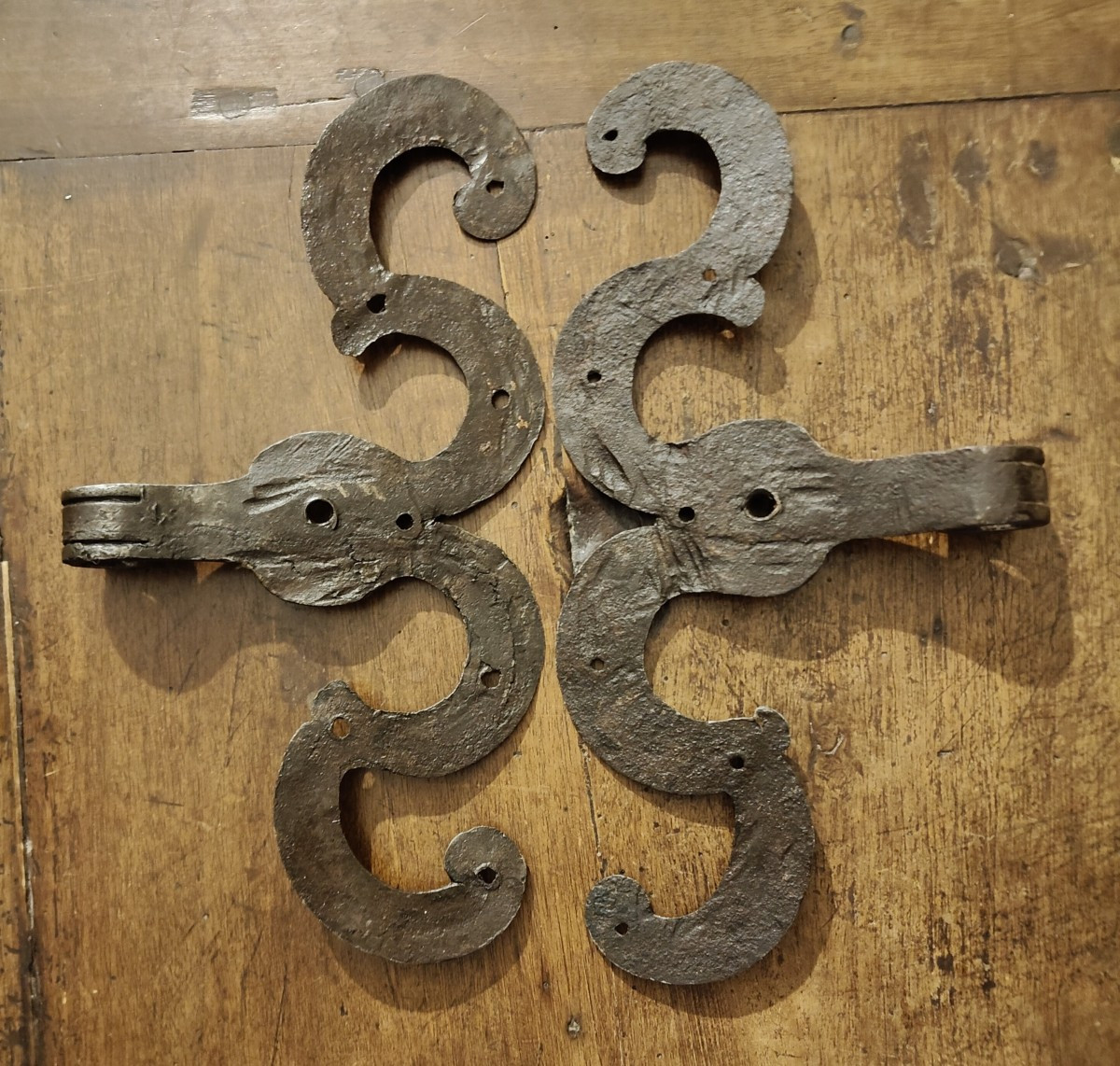 Grandi cerniere in ferro forgiato complete fine XVII inizio XVIII secolo -photo-3