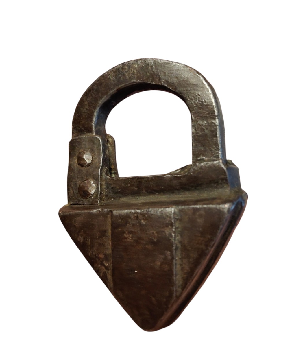 Piccolo lucchetto tedesco triangolare XVII secolo-photo-1