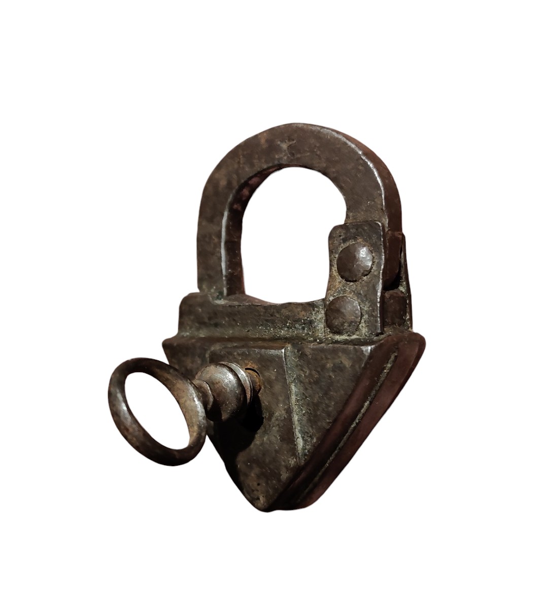 Piccolo lucchetto tedesco triangolare XVII secolo-photo-3