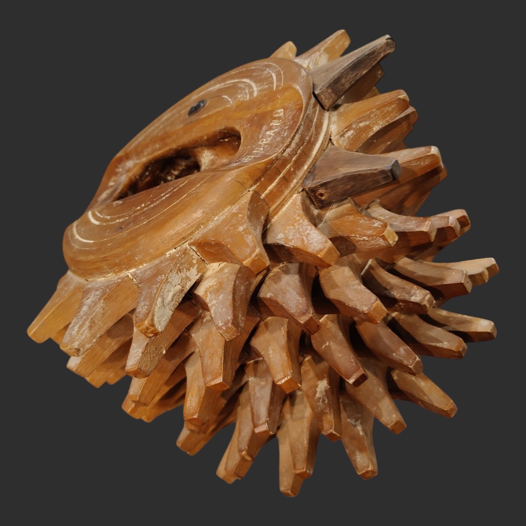 Bracciale emiliano in faggio per il gioco del pallone