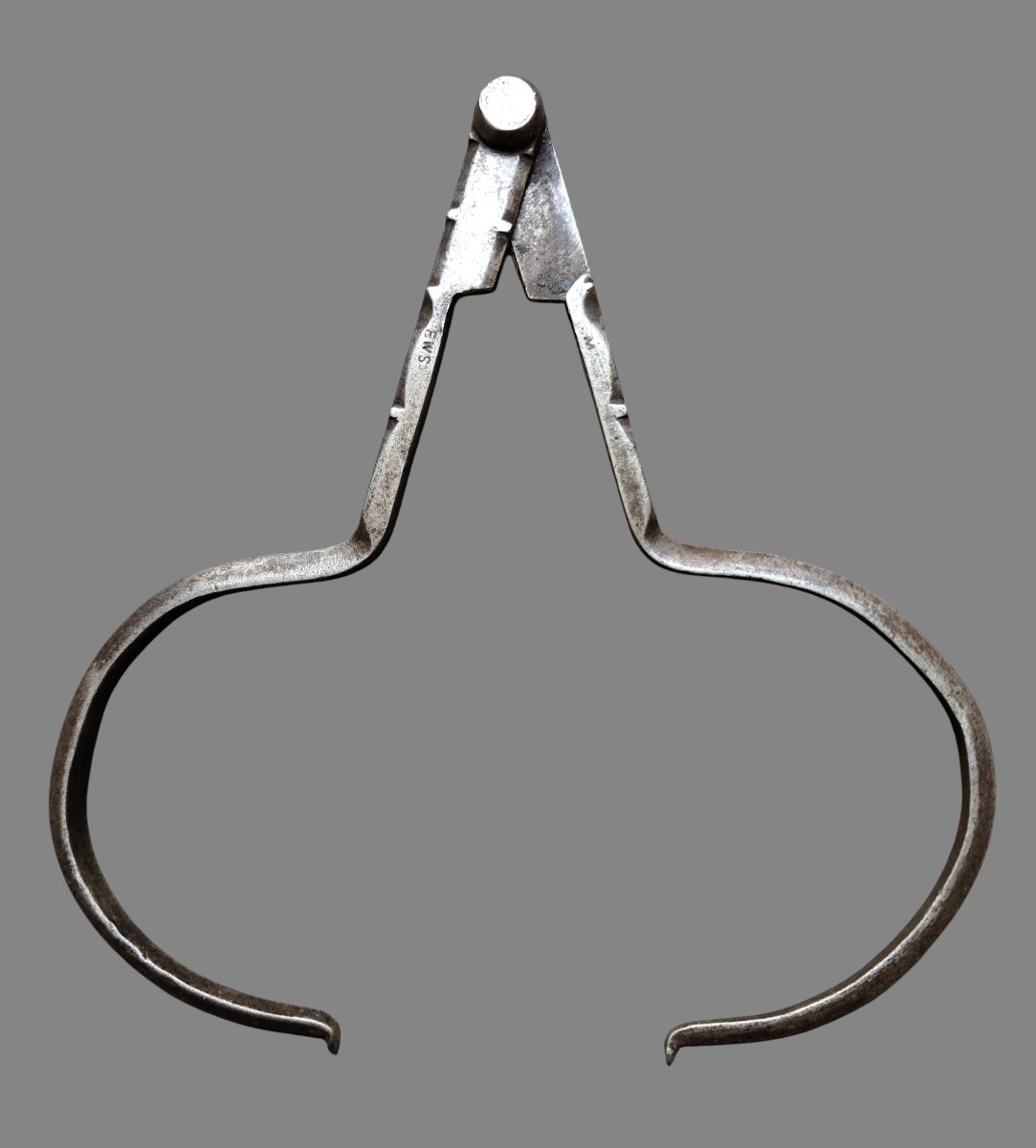 Bel compasso in ferro forgiato XVIII secolo-photo-2