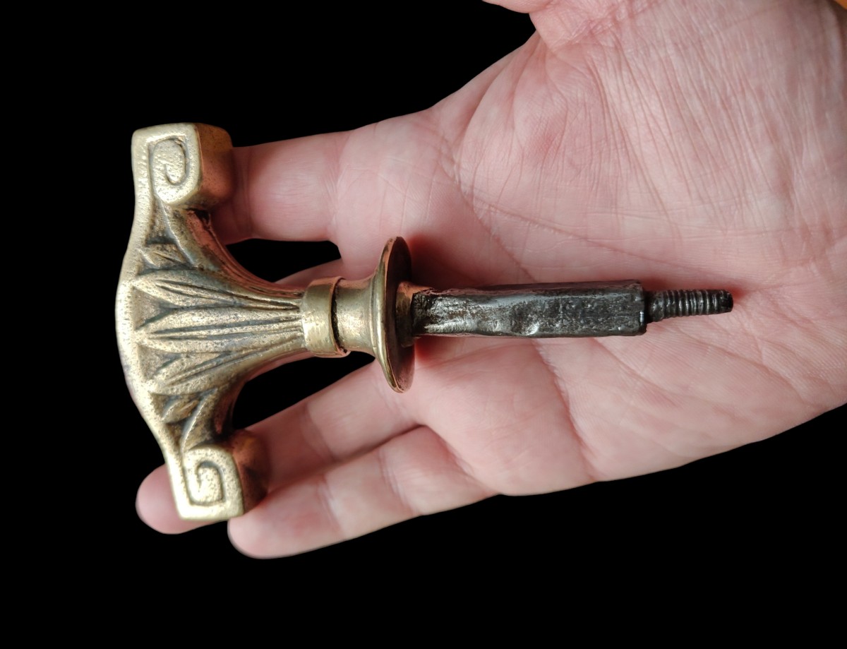 Maniglia di porta in ferro forgiato e dorato in stile Luigi XVI-photo-1