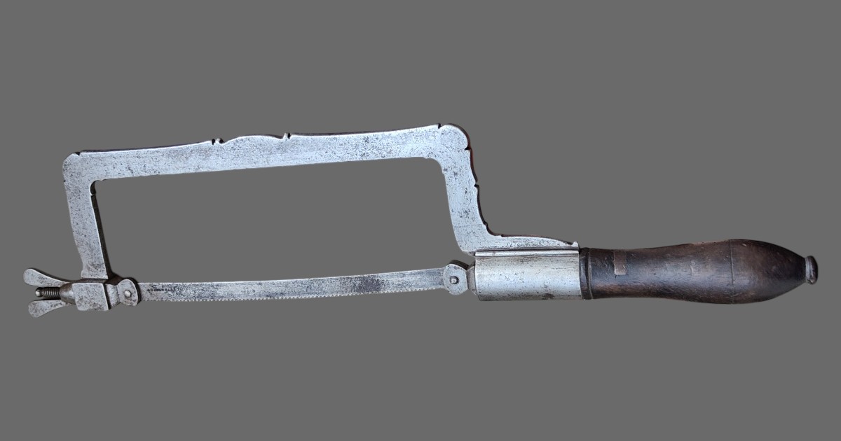 Bella sega in ferro forgiato per amputazioni  XVIII secolo