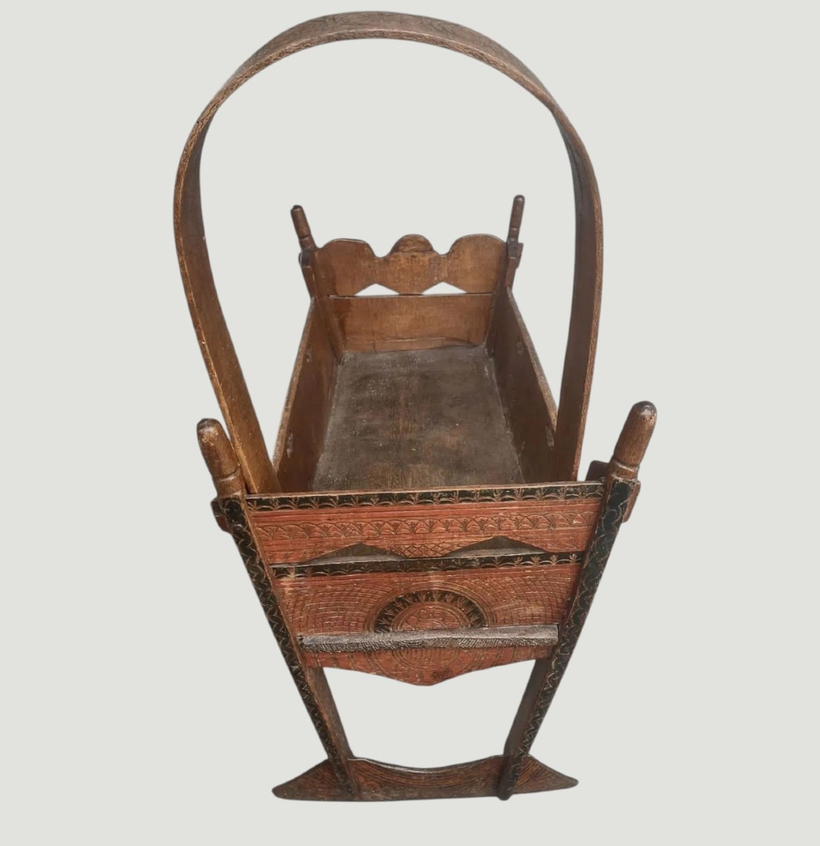 Splendida culla valessiana in legno dipinto prima metà XIX secolo