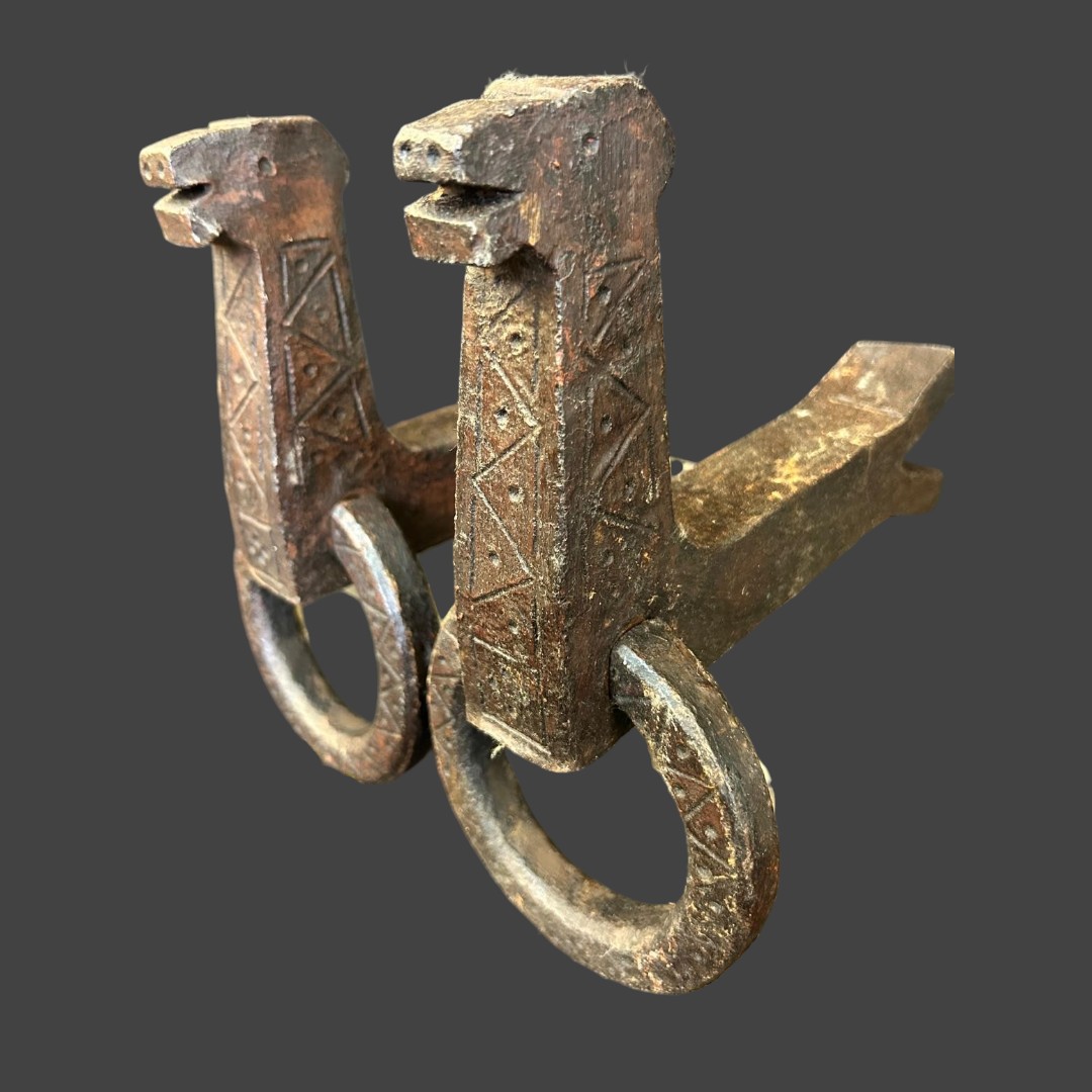Rara coppia di anelli zomorfi per legare i cavalli Toscana epoca tardo medioevale