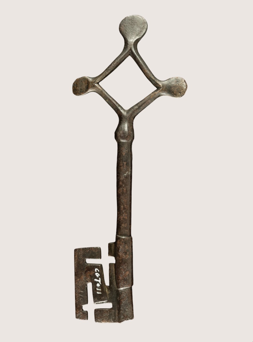 Importante chiave gotica in ferro Tirolo XIV secolo cm. 26-photo-2