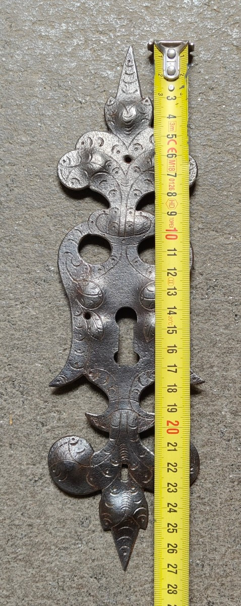 Grande bocchetta in ferro forgiato ed inciso Germania XVIII secolo -photo-1