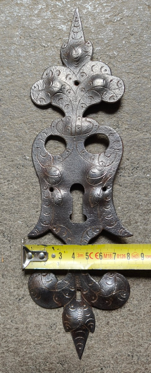 Grande bocchetta in ferro forgiato ed inciso Germania XVIII secolo -photo-2