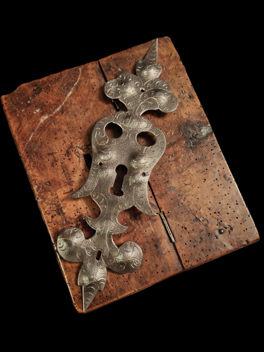 Grande bocchetta in ferro forgiato ed inciso Germania XVIII secolo 