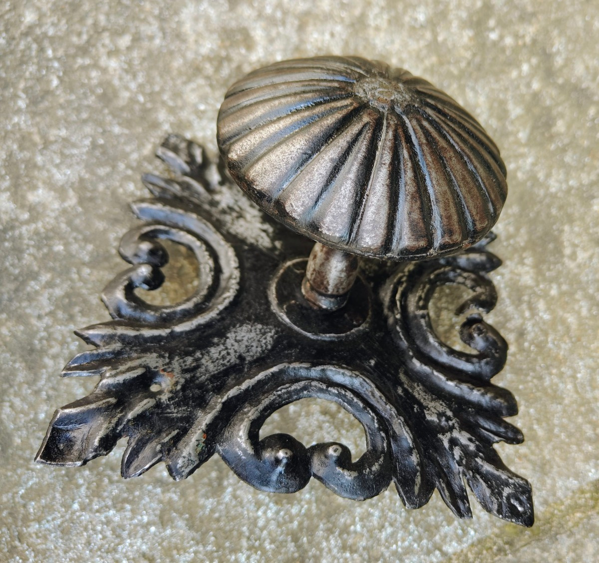 Grande pomolo in ferro forgiato con bella piastra in lamiera originale-photo-3