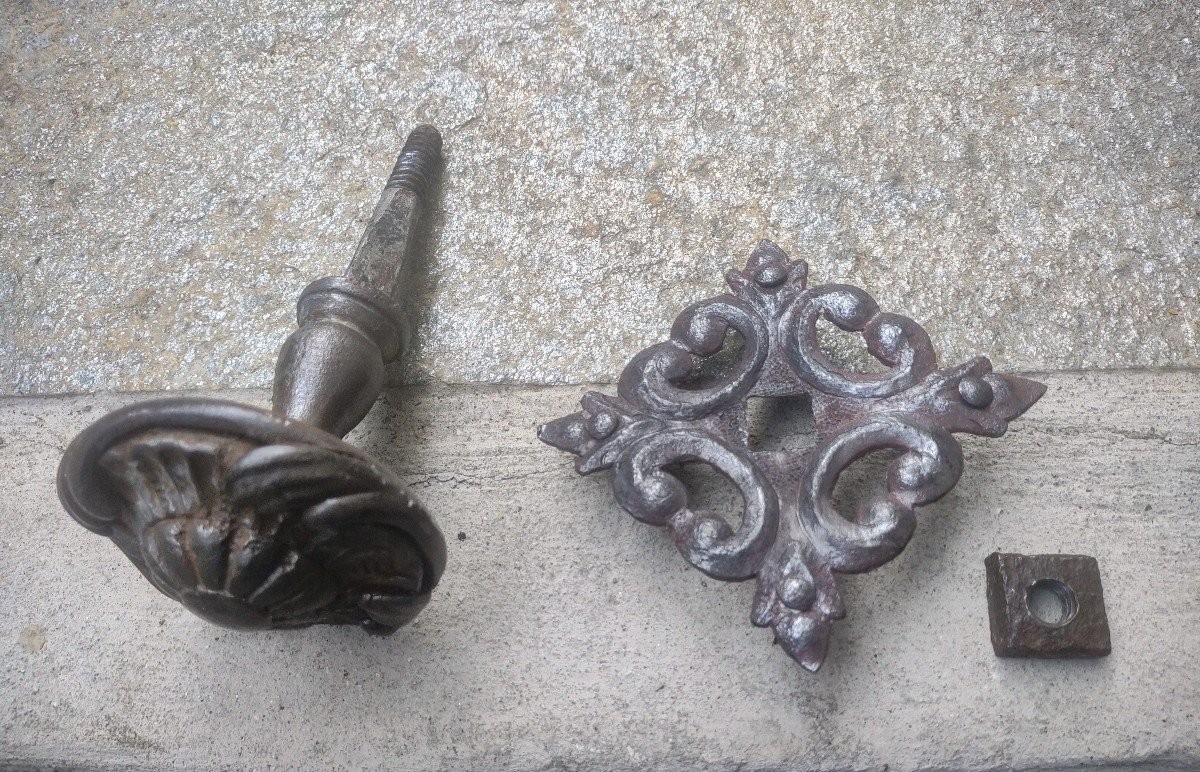 Grosso pomolo di porta in ferro forgiato e scolpito XVIII secolo-photo-4