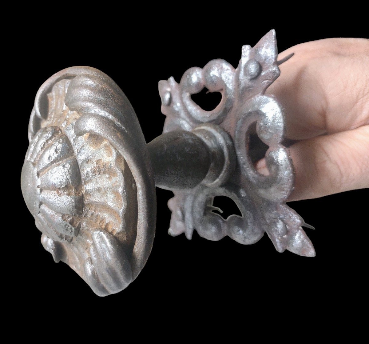 Grosso pomolo di porta in ferro forgiato e scolpito XVIII secolo-photo-5