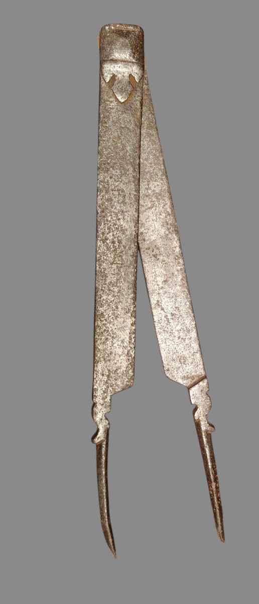 Compasso in ferro forgiato ed inciso XVIII secolo-photo-2