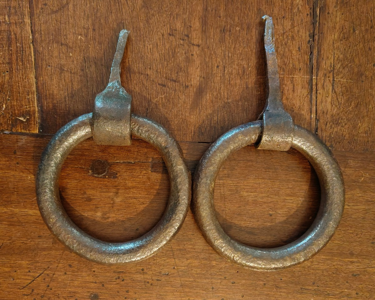 Coppia di anelli in ferro forgiato XVIII secolo 