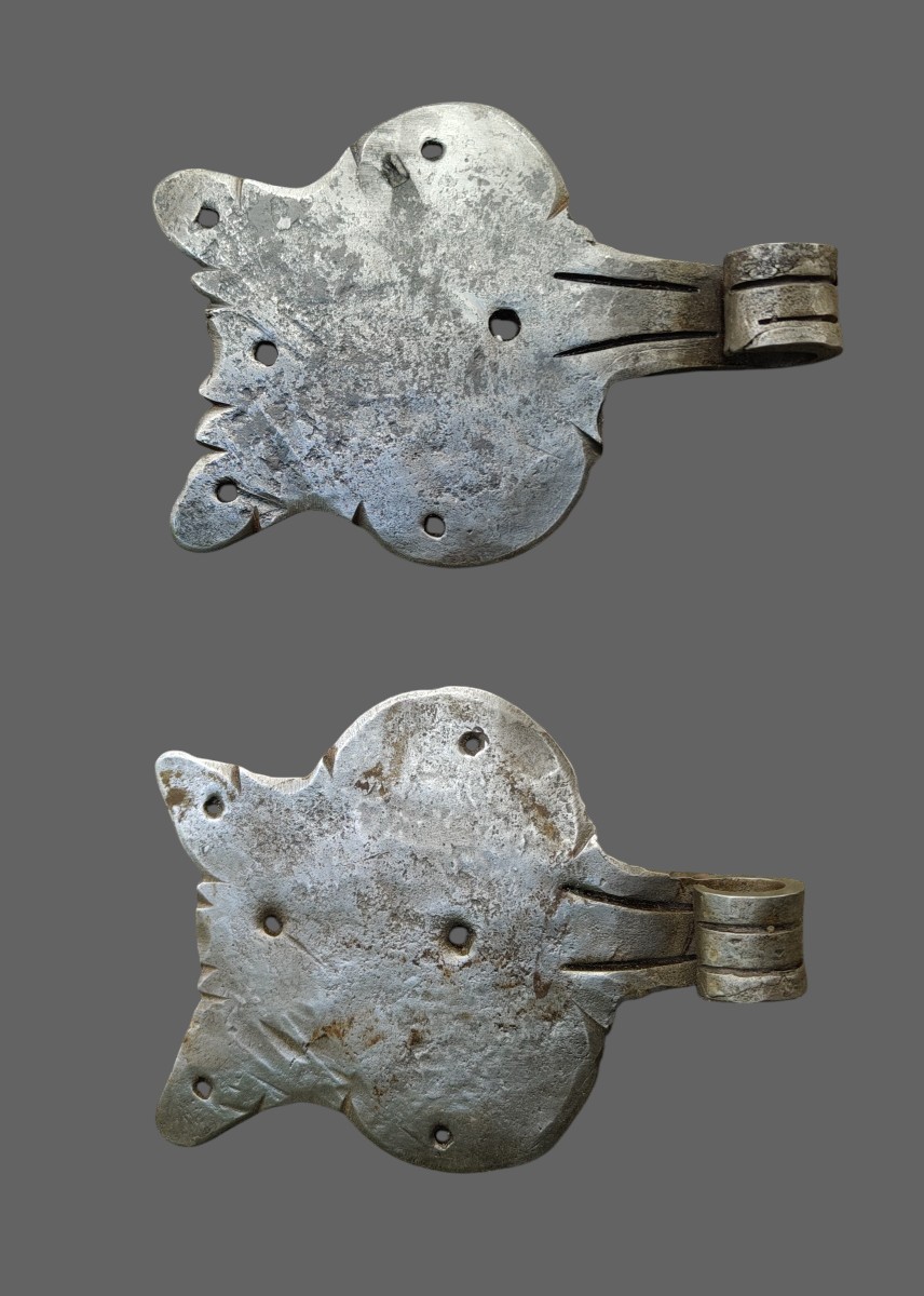 Coppia di cerniere di porta in ferro forgiato inizio XVIII secolo
