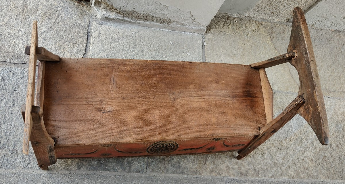 Splendida culla walser in legno dipinto e riccamente inciso inizio XIX secolo-photo-4