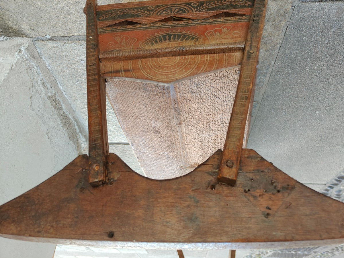 Splendida culla walser in legno dipinto e riccamente inciso inizio XIX secolo-photo-7