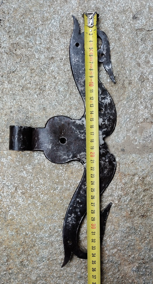 Coppia di grandi cerniere di porta in ferro forgiato XVII secolo -photo-1