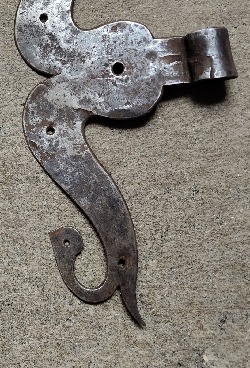 Coppia di grandi cerniere di porta in ferro forgiato XVII secolo -photo-4