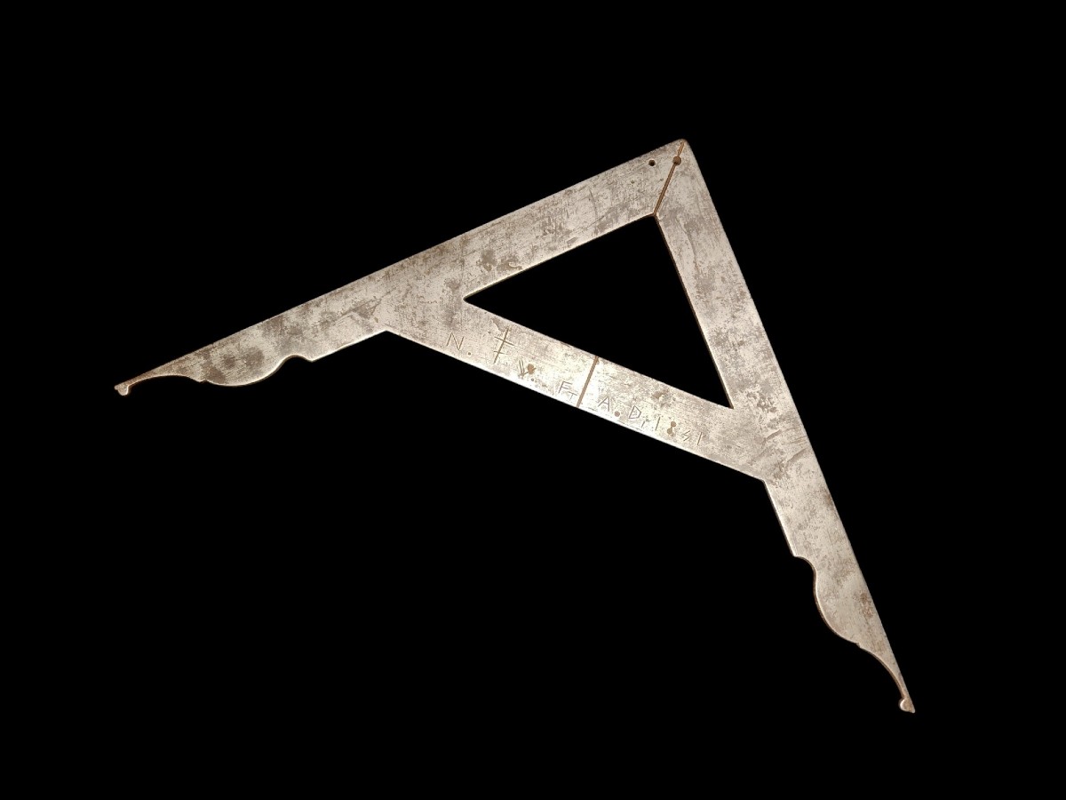 Archipendolo in ferro forgiato datato 1841