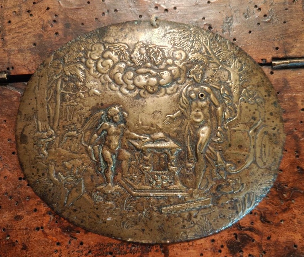 Placchetta ovale in ottone rappresentante Diana ed Amore sormontati da Zeus inizio XVII secolo-photo-2