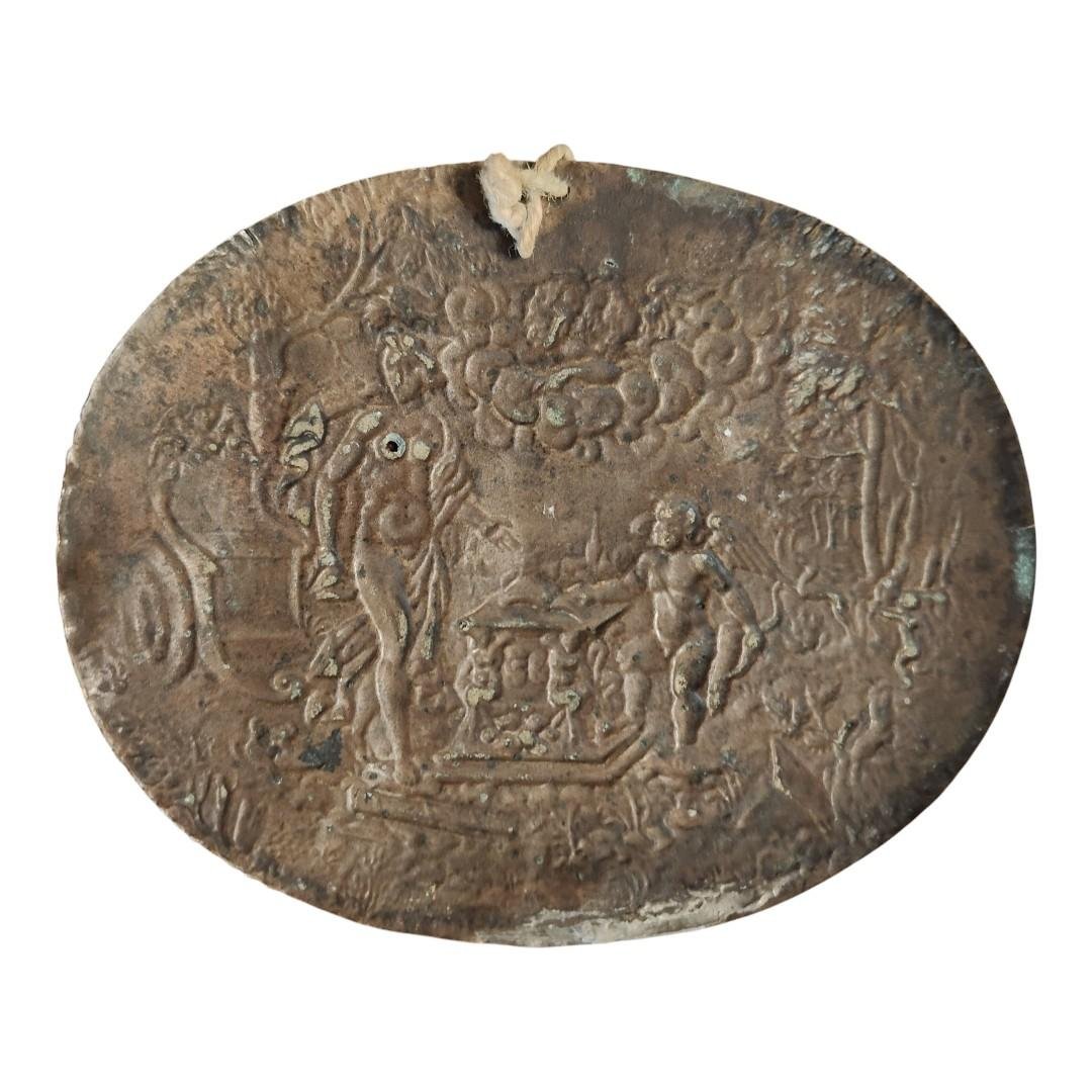Placchetta ovale in ottone rappresentante Diana ed Amore sormontati da Zeus inizio XVII secolo-photo-3
