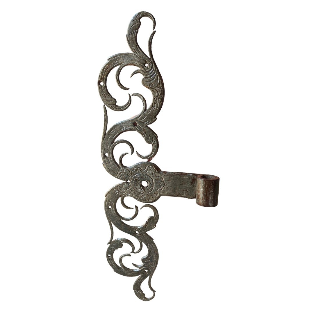 Importante coppia di cerniere di porta in ferro forgiato ed inciso XVIII secolo -photo-4