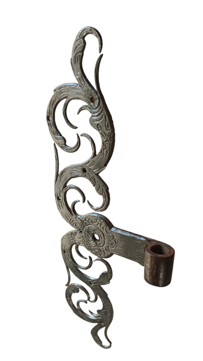 Importante coppia di cerniere di porta in ferro forgiato ed inciso XVIII secolo -photo-4