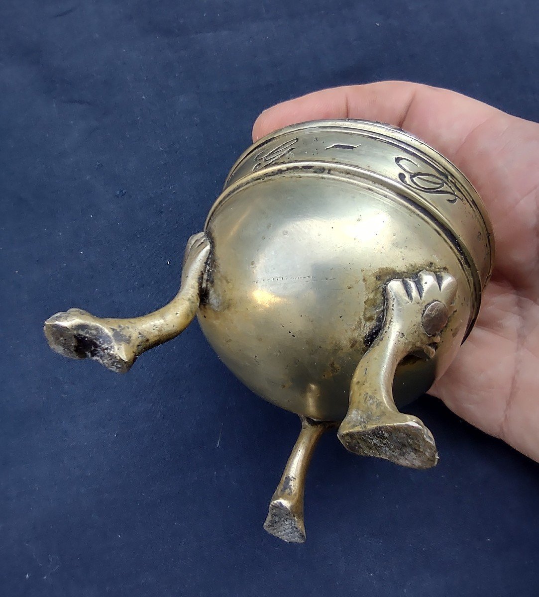 Contenitore in bronzo finemente sbalzato inizio XVIII secolo-photo-4