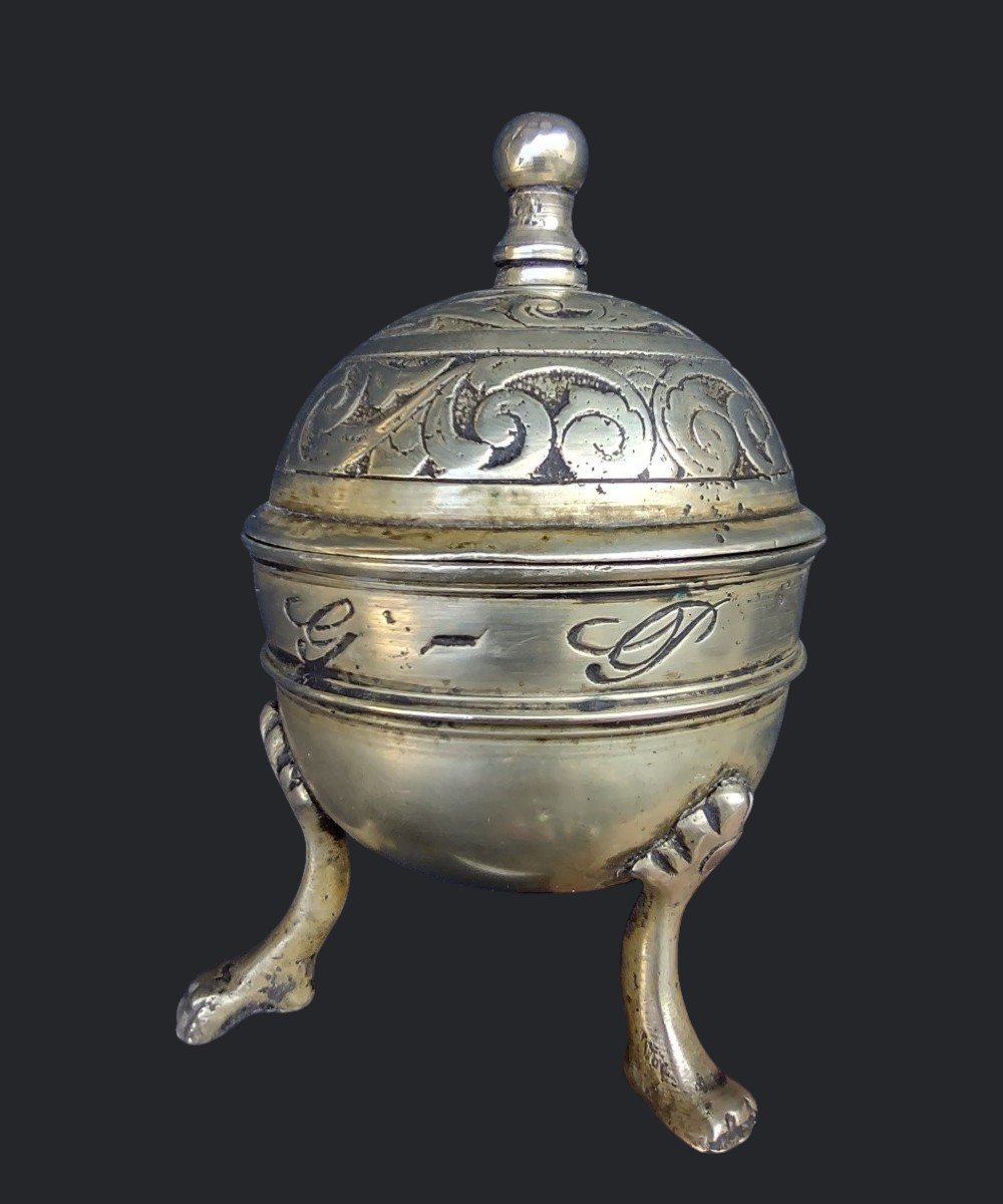 Contenitore in bronzo finemente sbalzato inizio XVIII secolo-photo-1