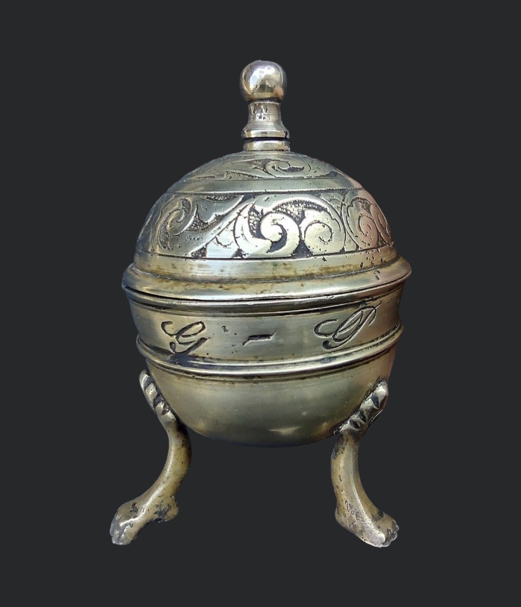 Contenitore in bronzo finemente sbalzato inizio XVIII secolo
