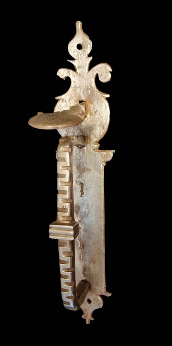 Maniglia con predisposizione per chiavistello in ferro forgiato XVII-XVIII secolo