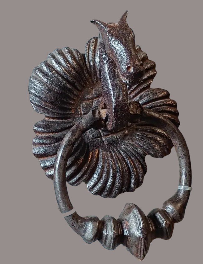 Raffinato battiporta zoomorfo Italia XVII secolo