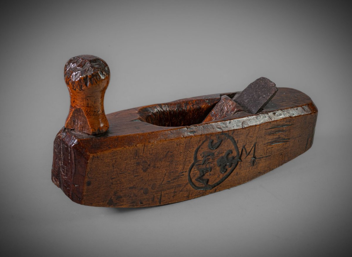 Pialla a corno in legno di frutto XIX secolo