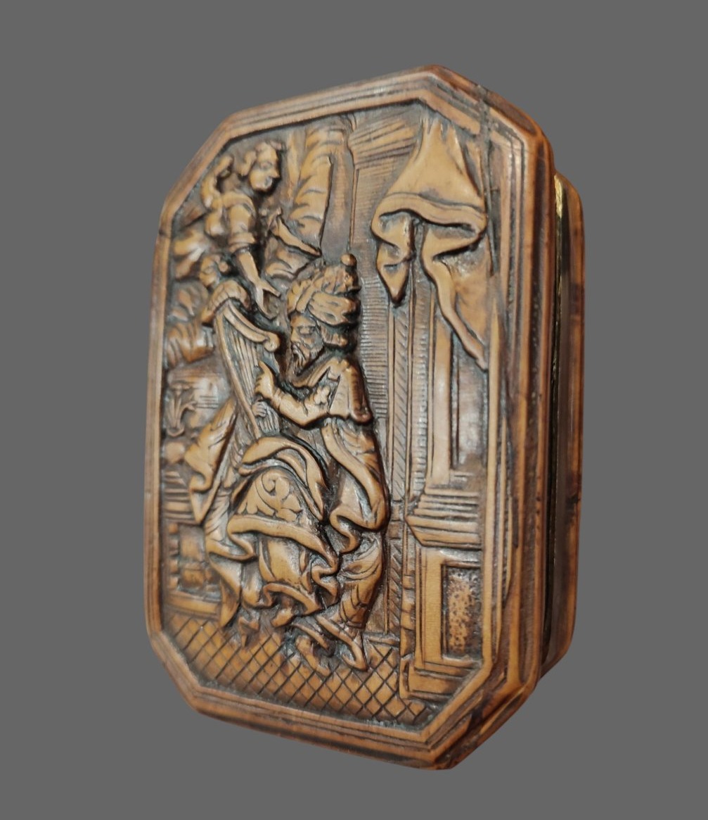 Importante tabacchiera in bosso XVII-XVIII secolo 