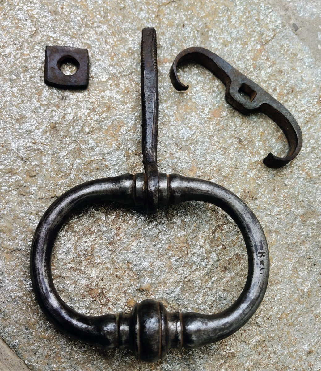 Piccolo battente o maniglia in ferro forgiato XVIII secolo-photo-2