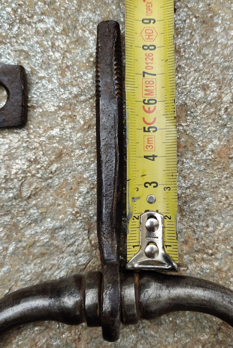 Piccolo battente o maniglia in ferro forgiato XVIII secolo-photo-3