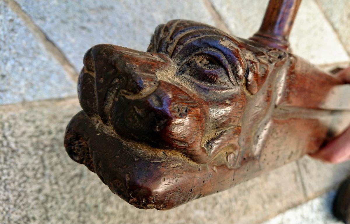 Raboteuse En Noyer Sculptée Datée 1727