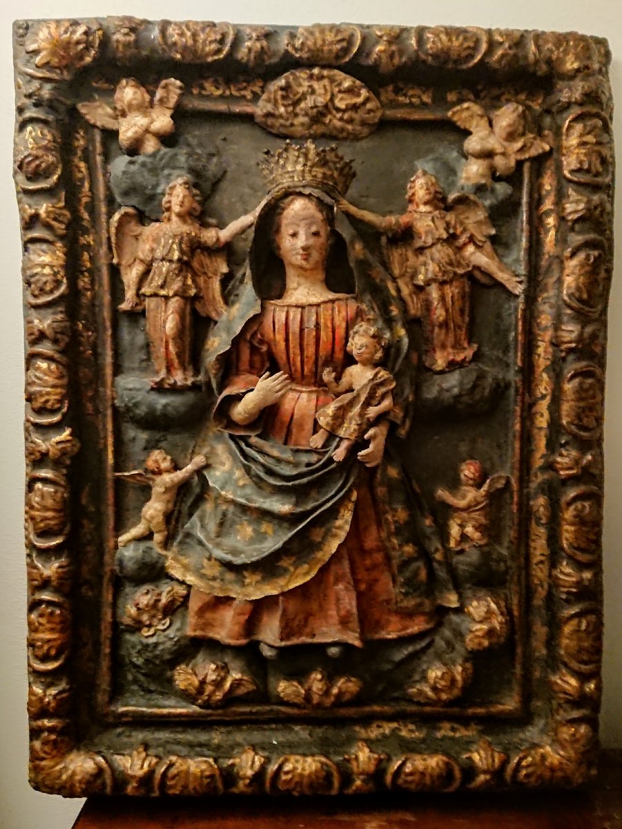 La Vierge Et l'Enfant En Gloire. Bas-relief En Papier Maché Et Bois Peint. Espagne XVIIe Siècle