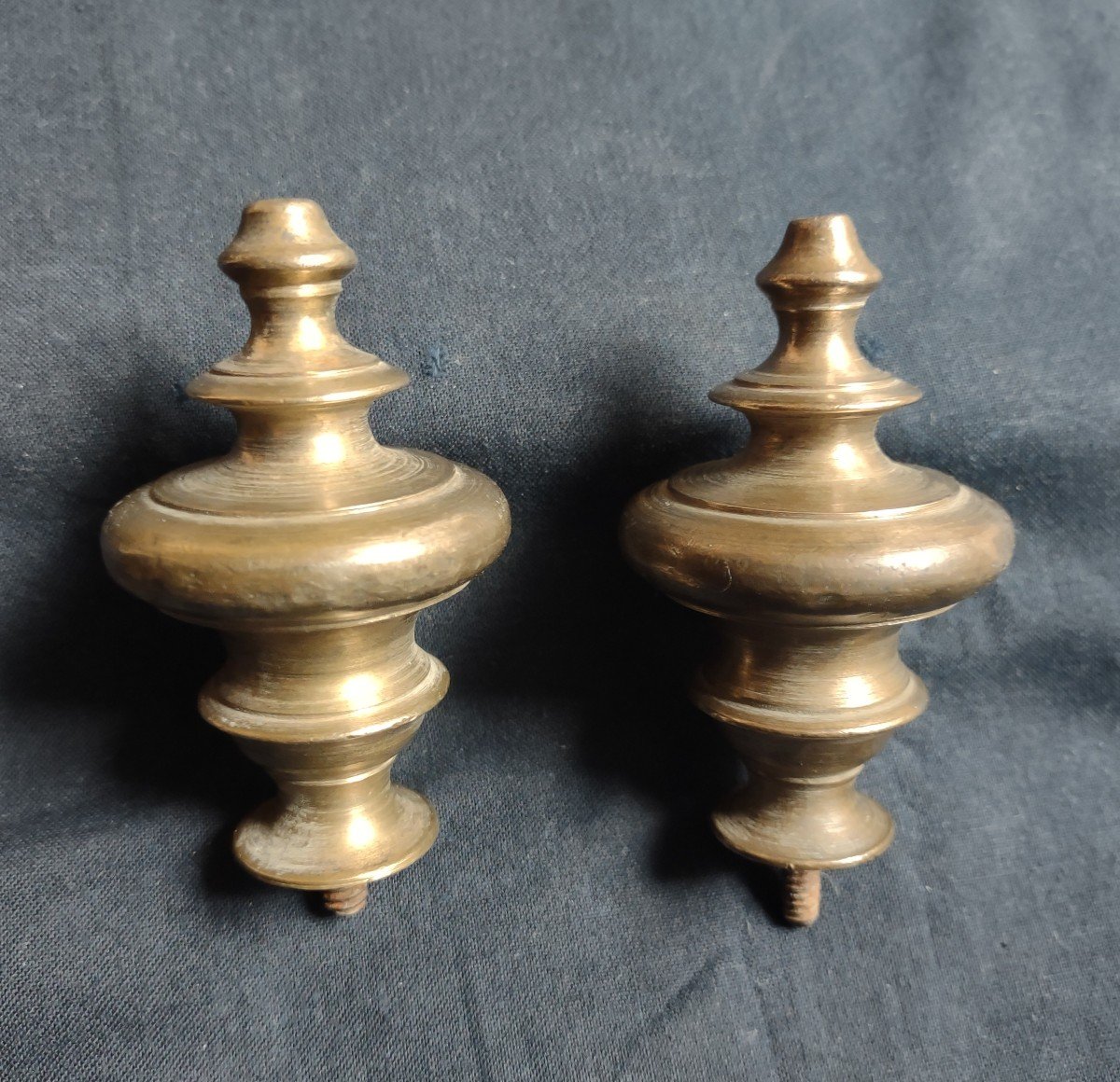 Coppia di pomoli in bronzo dorato XVIII secolo